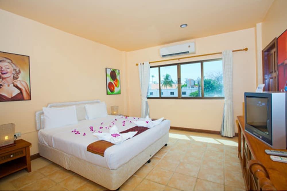 Bangla Star Hotel Phuket Exterior photo