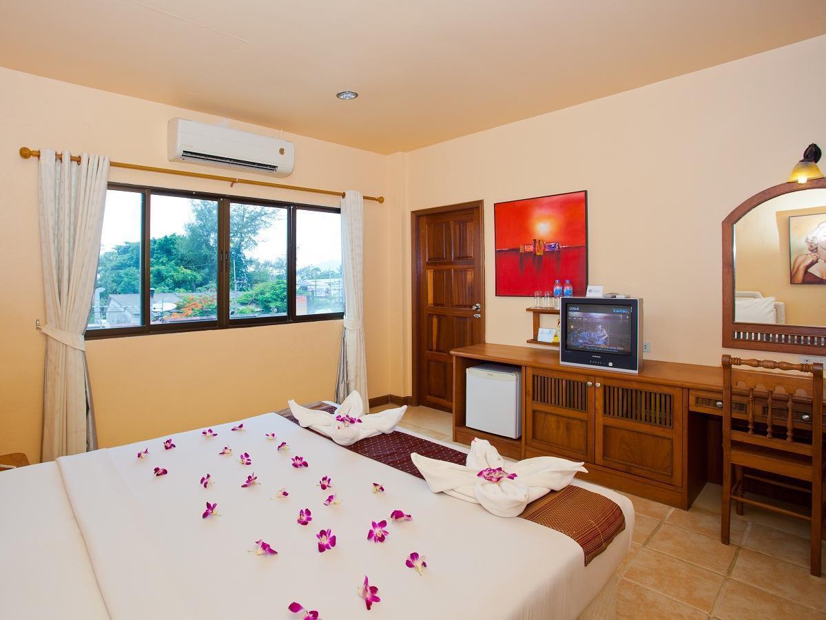 Bangla Star Hotel Phuket Exterior photo